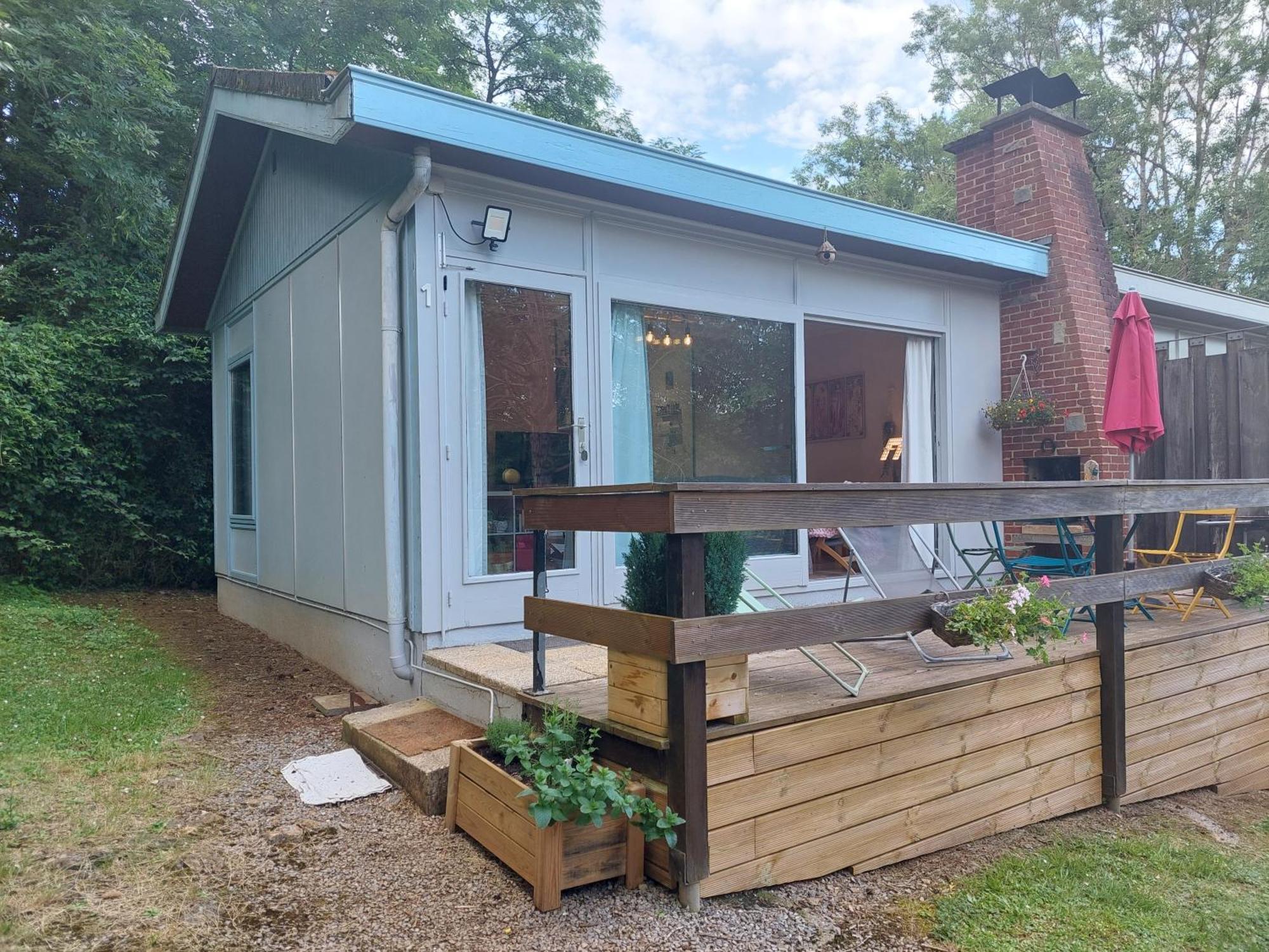 Le Petit Chalet - Bungalow Waulsort Bagian luar foto