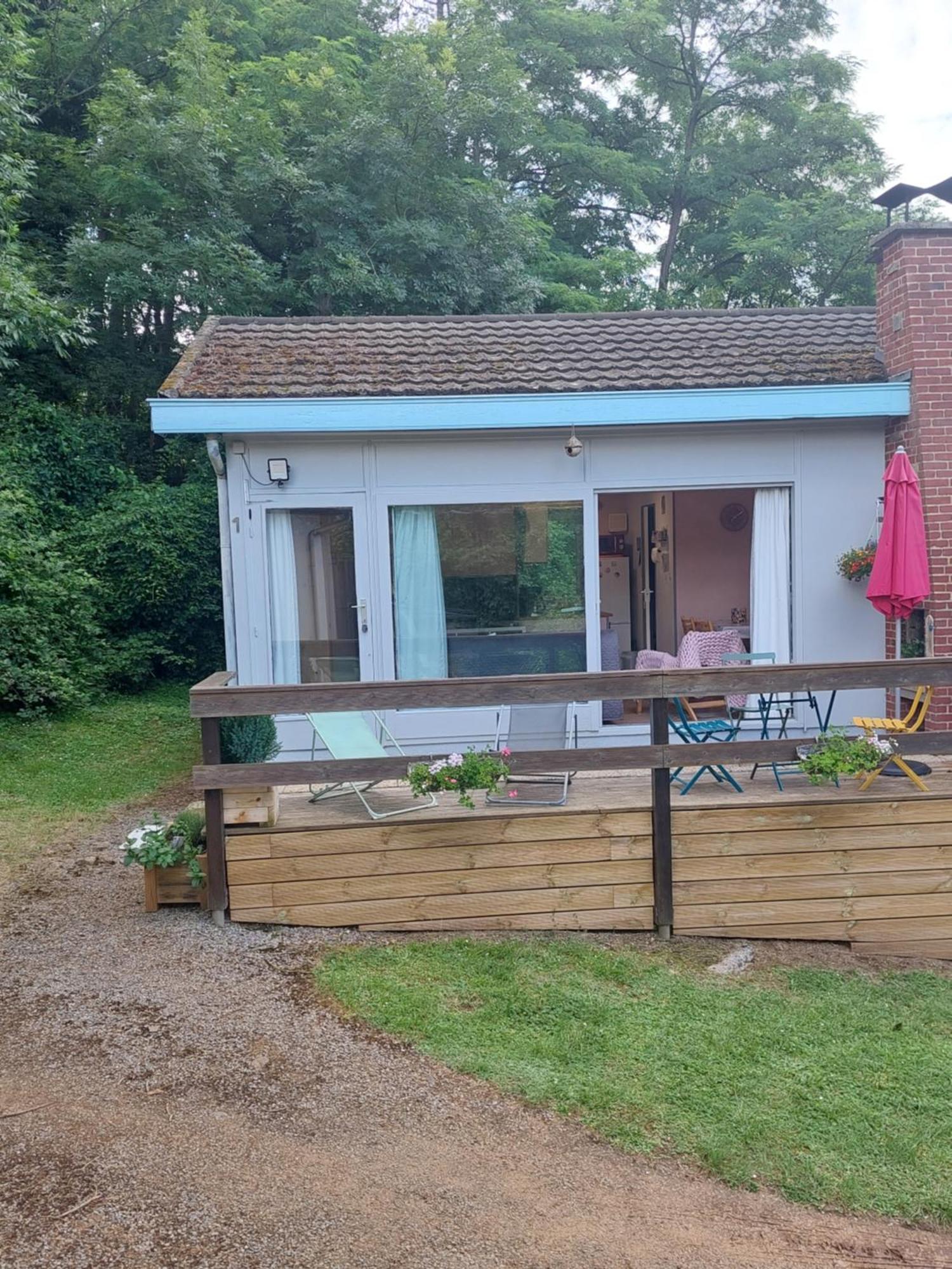 Le Petit Chalet - Bungalow Waulsort Bagian luar foto