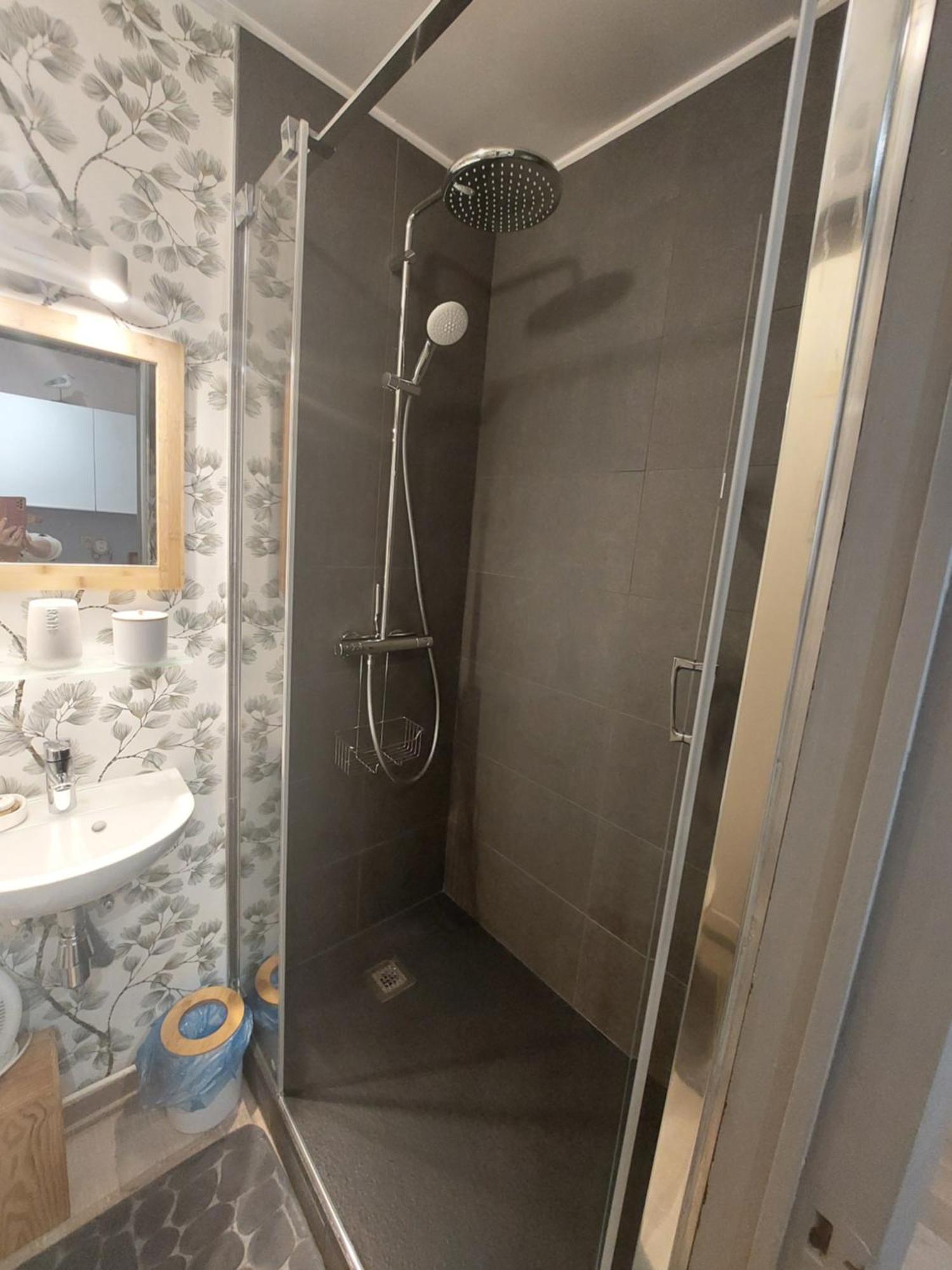Le Petit Chalet - Bungalow Waulsort Bagian luar foto