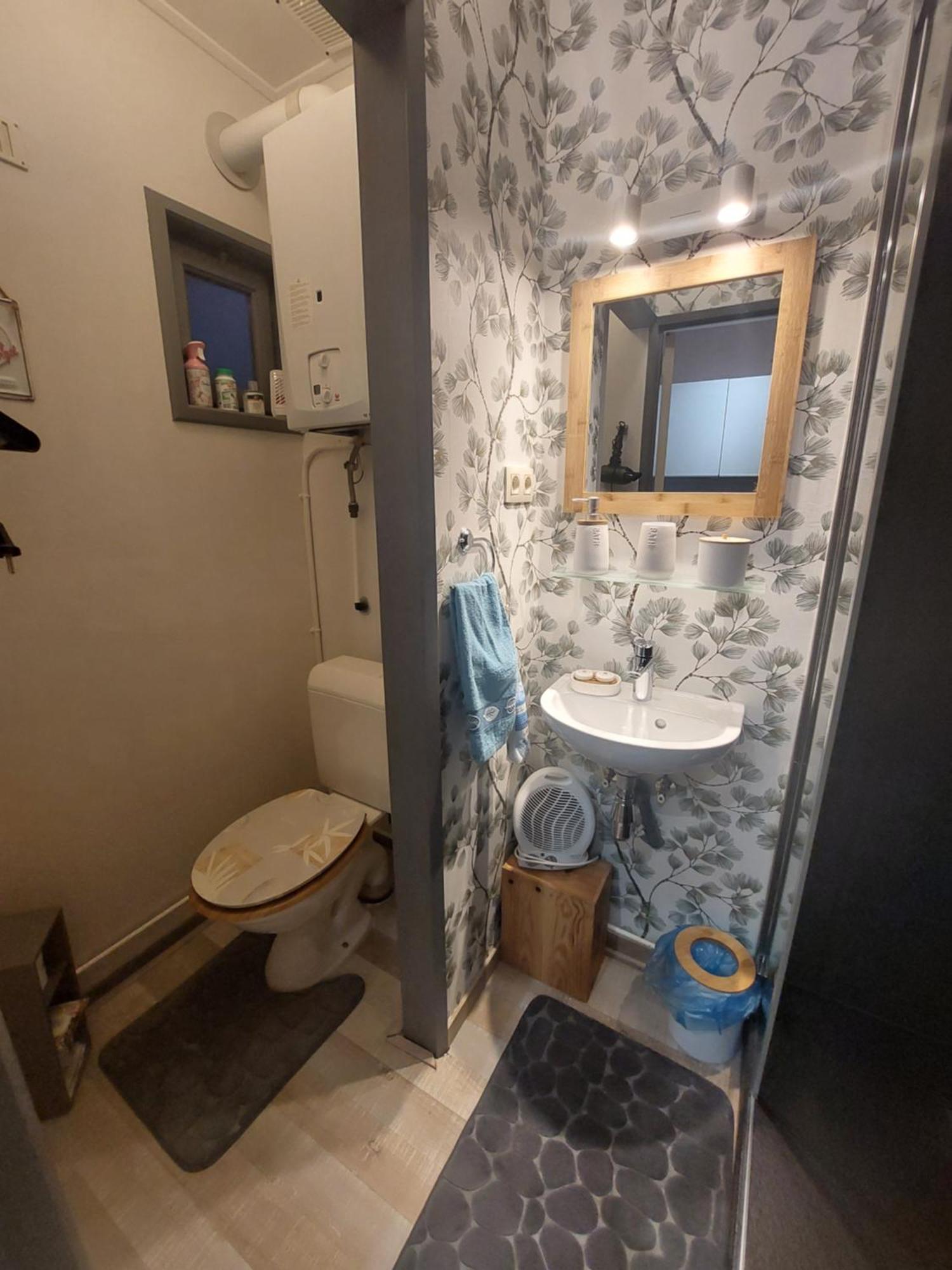 Le Petit Chalet - Bungalow Waulsort Bagian luar foto