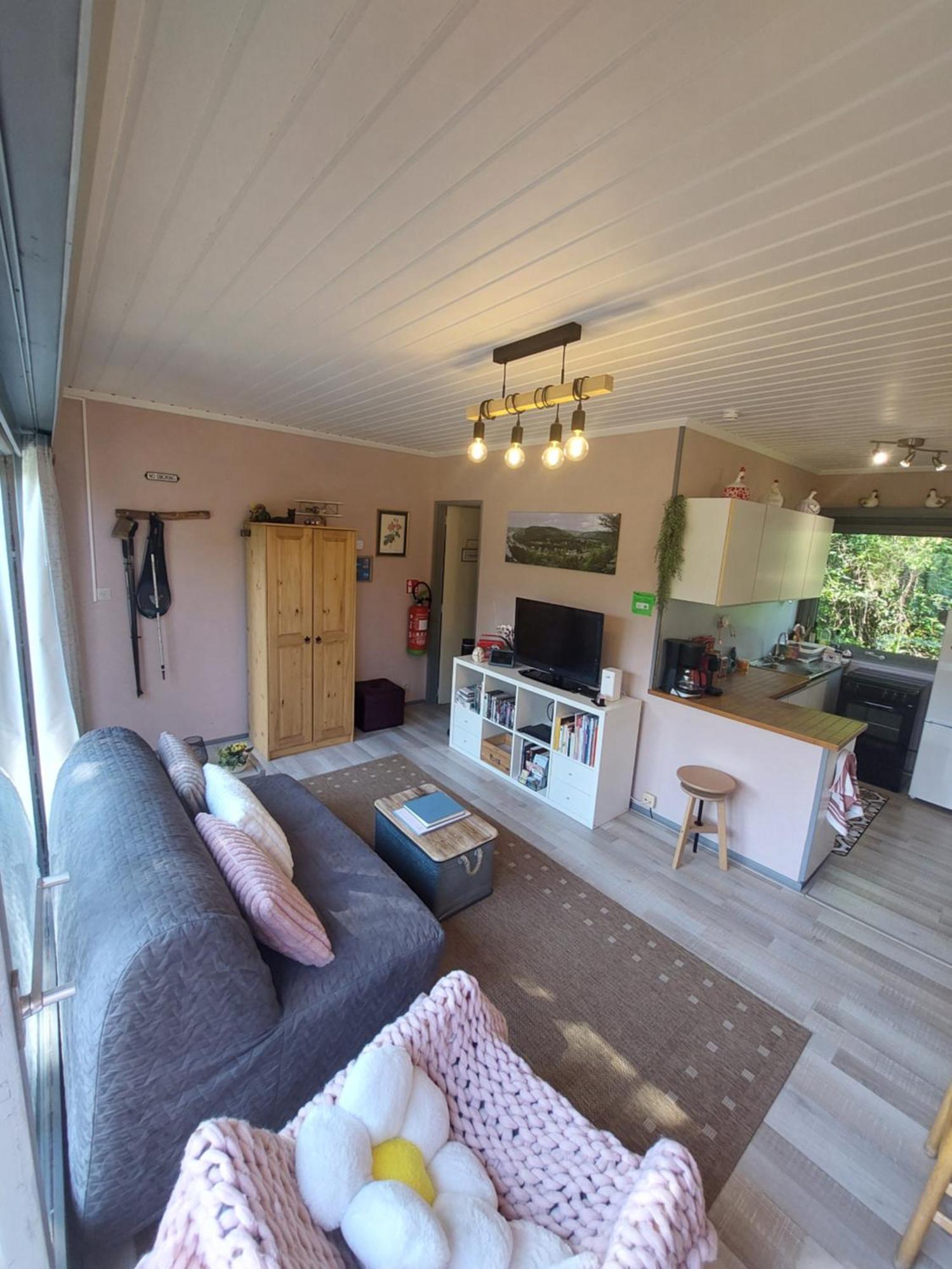 Le Petit Chalet - Bungalow Waulsort Bagian luar foto