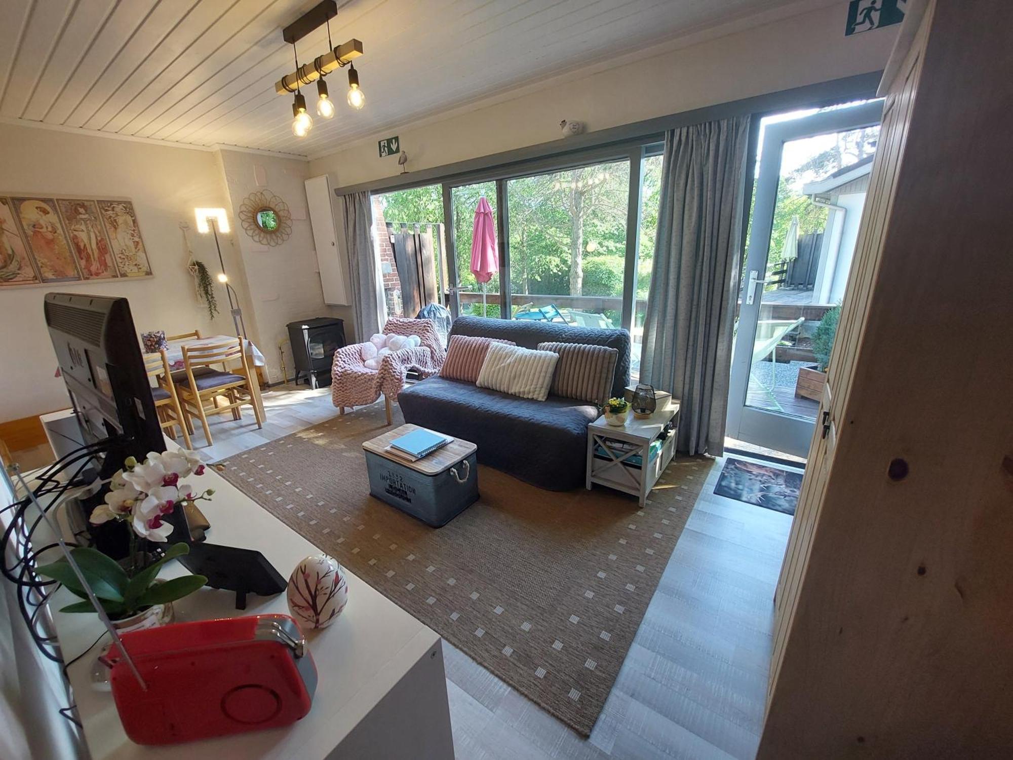 Le Petit Chalet - Bungalow Waulsort Bagian luar foto
