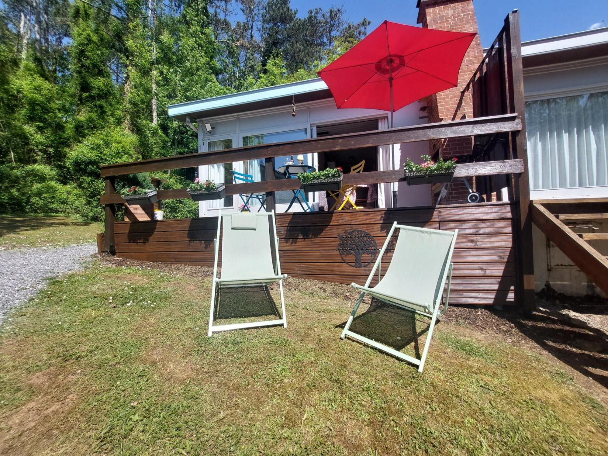 Le Petit Chalet - Bungalow Waulsort Bagian luar foto
